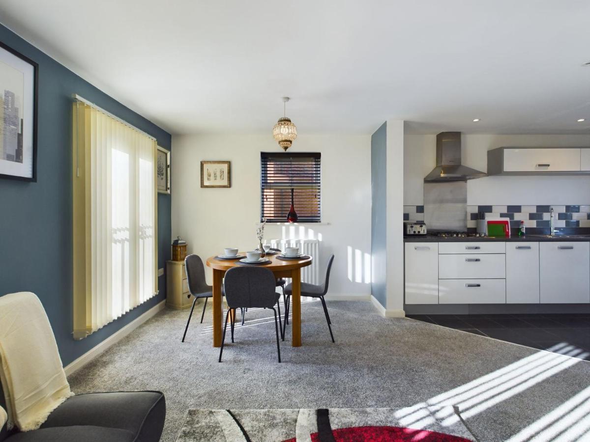 247 Serviced Accommodation In Stafford- 3Br Townhouse Exterior photo